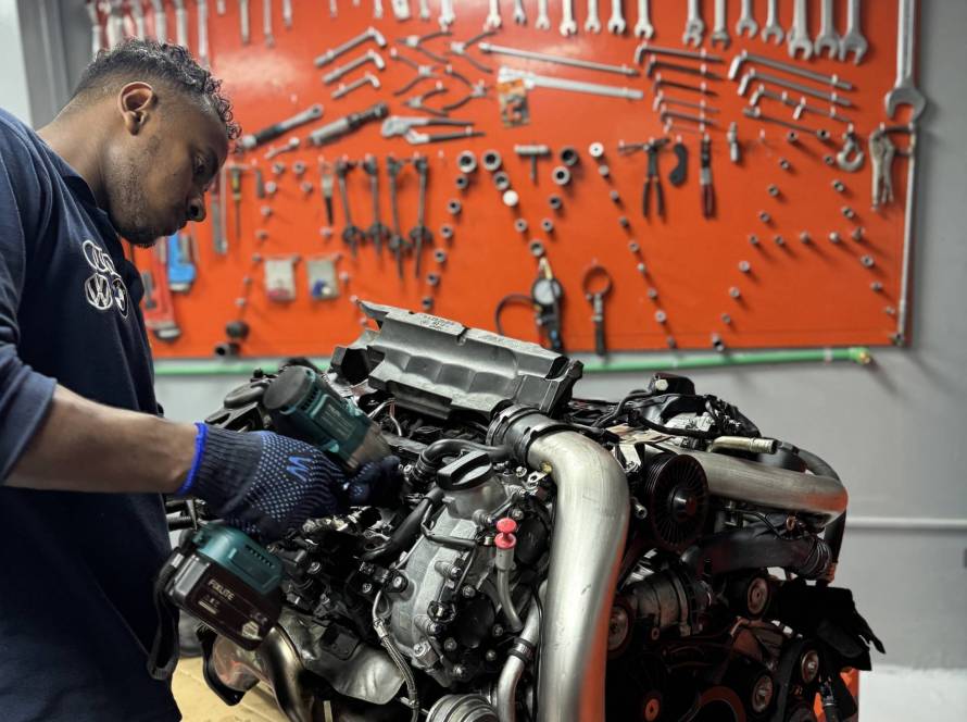 Engine Repair & Rebuild car services Sharjah and Dubai